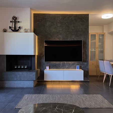 Heaven Luxury Villa Nea Roda Habitación foto