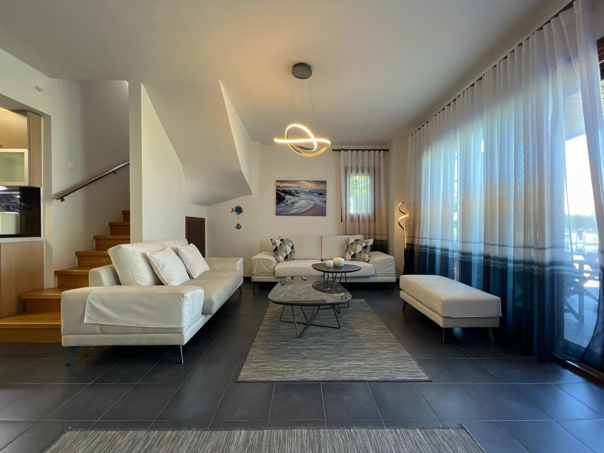 Heaven Luxury Villa Nea Roda Exterior foto